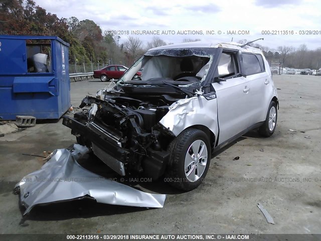 KNDJN2A20F7811668 - 2015 KIA SOUL SILVER photo 2