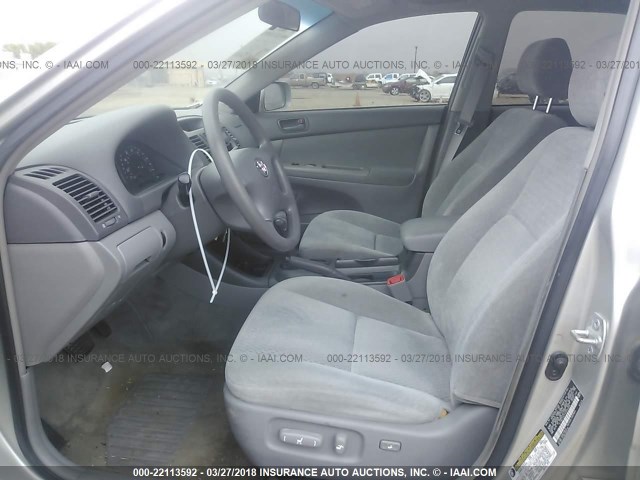 4T1BE32K74U824064 - 2004 TOYOTA CAMRY LE/XLE/SE SILVER photo 5