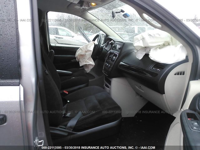 2C4RDGBG1FR511309 - 2015 DODGE GRAND CARAVAN SE SILVER photo 5