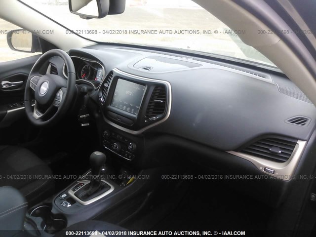 1C4PJMCS0HW631808 - 2017 JEEP CHEROKEE LATITUDE Қара фото 5