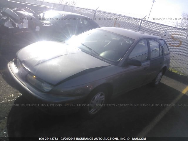 1G8ZH8281WZ306950 - 1998 SATURN SW1 GRAY photo 2