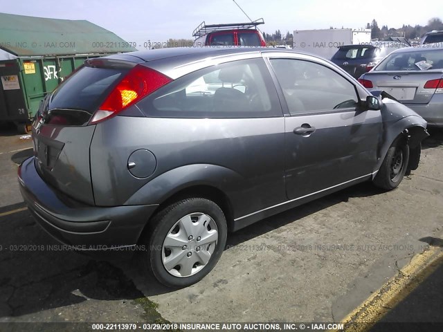 1FAFP31NX7W139163 - 2007 FORD FOCUS ZX3/S/SE/SES GRAY photo 4