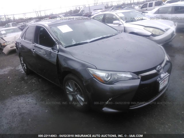 4T1BF1FK8GU131214 - 2016 TOYOTA CAMRY LE/XLE/SE/XSE GRAY photo 1