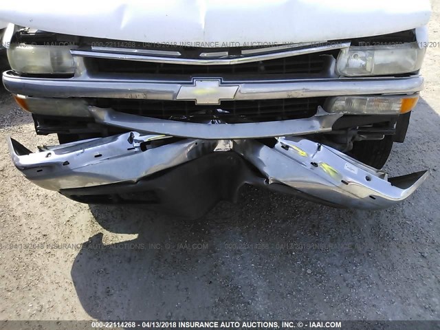 1GNEC13Z43R177347 - 2003 CHEVROLET TAHOE C1500 WHITE photo 6