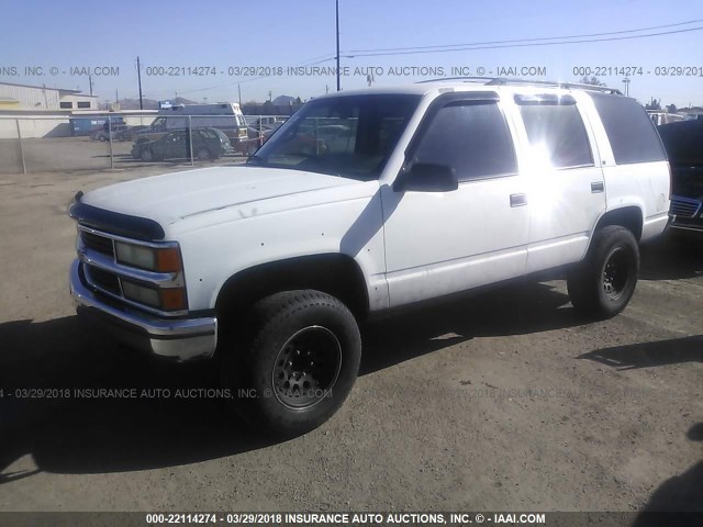 1GNEK13K4SJ436583 - 1995 CHEVROLET TAHOE K1500 WHITE photo 2