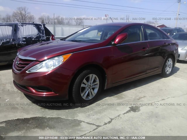 5NPEB4AC5DH722122 - 2013 HYUNDAI SONATA GLS RED photo 2