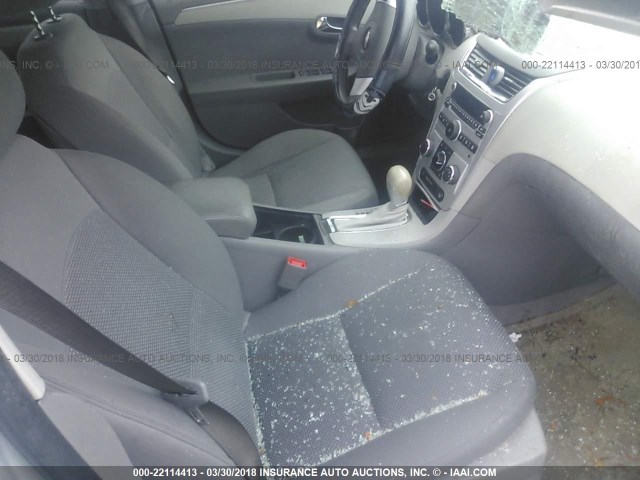 1G1ZB5EB1AF217945 - 2010 CHEVROLET MALIBU LS SILVER photo 5