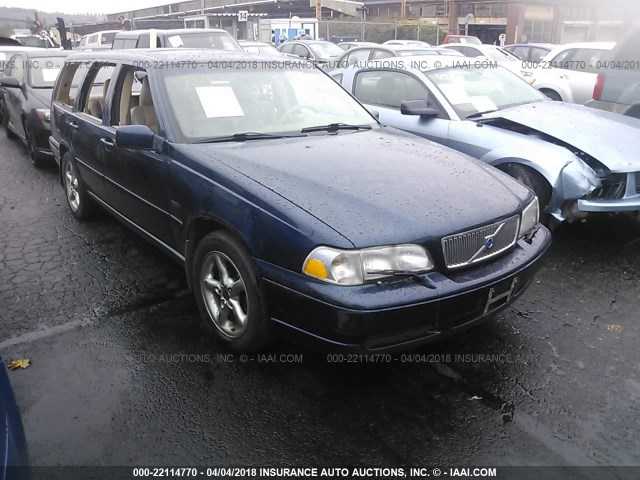 YV1LW5641W2405679 - 1998 VOLVO V70 GLT BLUE photo 1