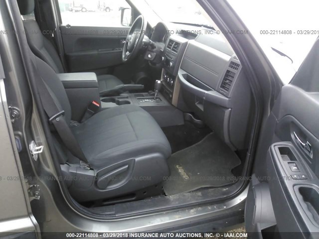 1C4PJMAK9CW139757 - 2012 JEEP LIBERTY SPORT 灰色 照片 5