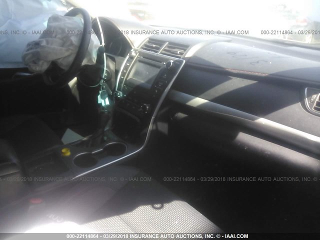 4T1BF1FK1GU267331 - 2016 TOYOTA CAMRY LE/XLE/SE/XSE BLACK photo 5