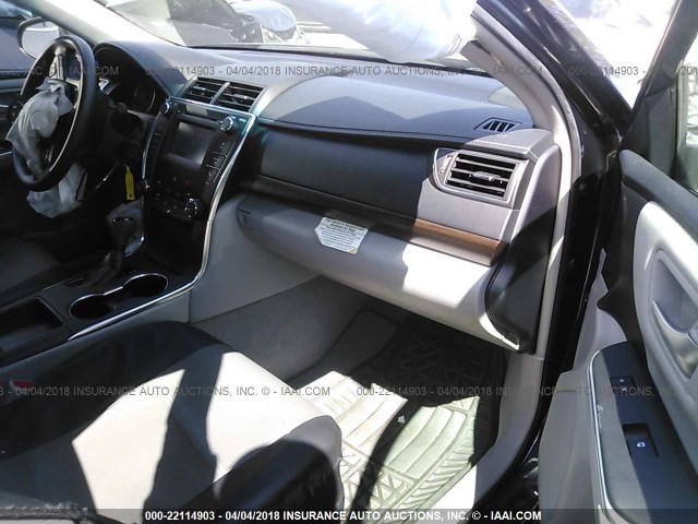 4T1BF1FKXGU146880 - 2016 TOYOTA CAMRY LE/XLE/SE/XSE Grau Foto 5