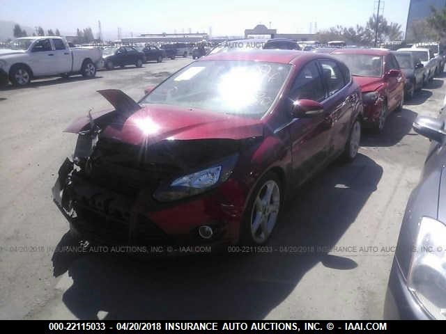 1FAHP3N25CL279738 - 2012 FORD FOCUS TITANIUM RED photo 2