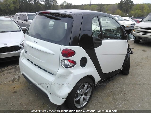 WMEEJ3BA5FK792560 - 2015 SMART FORTWO PURE/PASSION WHITE photo 4