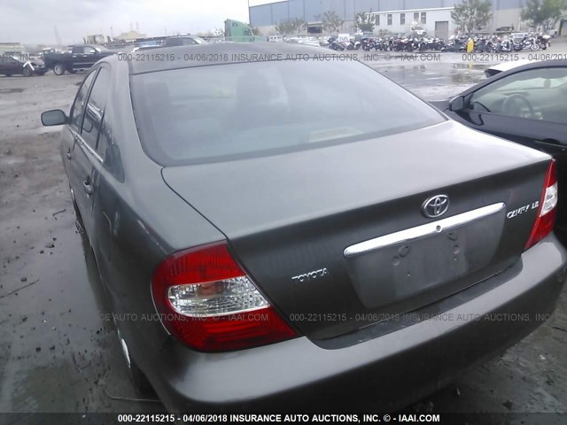 JTDBE32K340275474 - 2004 TOYOTA CAMRY LE/XLE GRAY photo 3