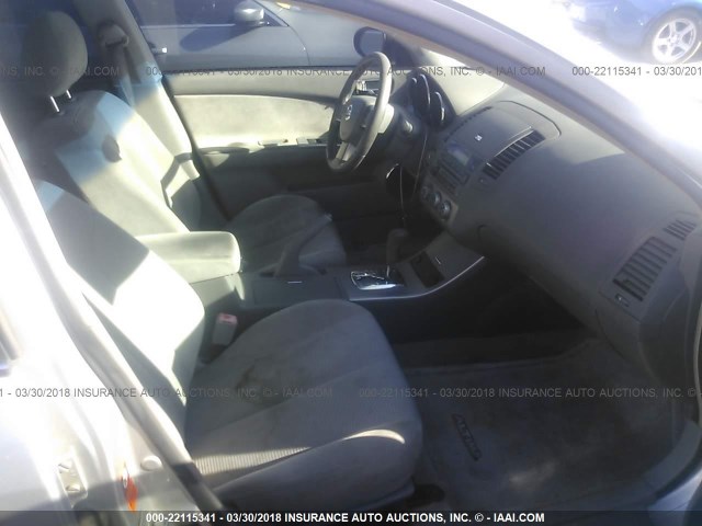 1N4AL11E65C112938 - 2005 NISSAN ALTIMA S/SL SILVER photo 5