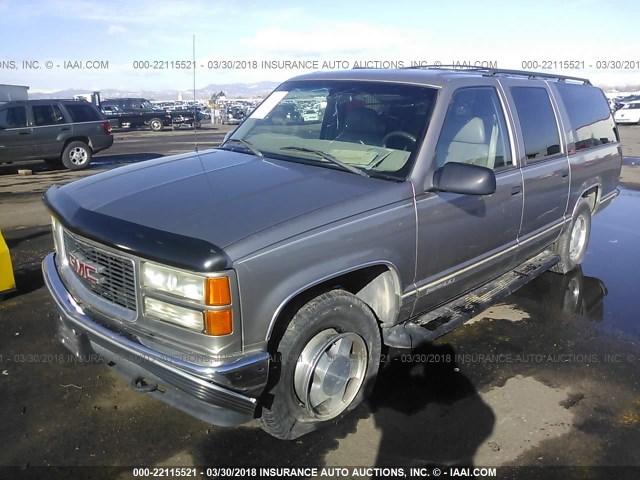 3GKFK16R8XG533532 - 1999 GMC SUBURBAN K1500 GRAY photo 2