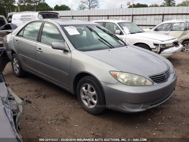 4T1BE32K55U990682 - 2005 TOYOTA CAMRY LE/XLE/SE SILVER photo 1