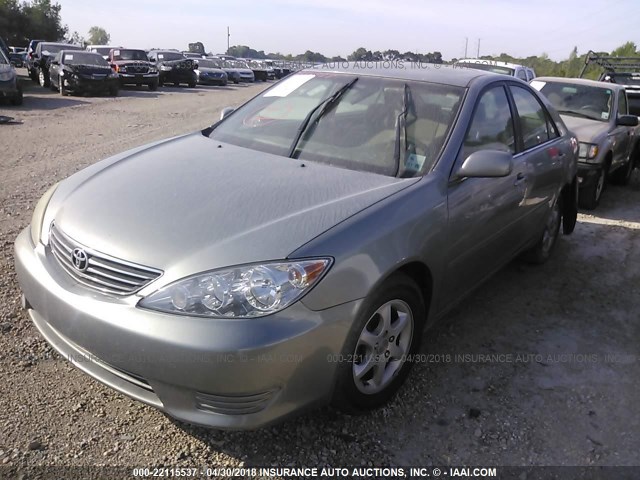 4T1BE32K55U990682 - 2005 TOYOTA CAMRY LE/XLE/SE SILVER photo 2