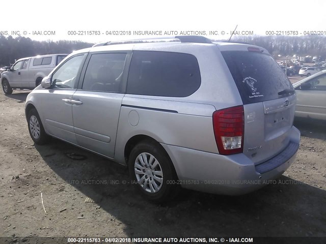 KNDMG4C74B6365939 - 2011 KIA SEDONA LX SILVER photo 3