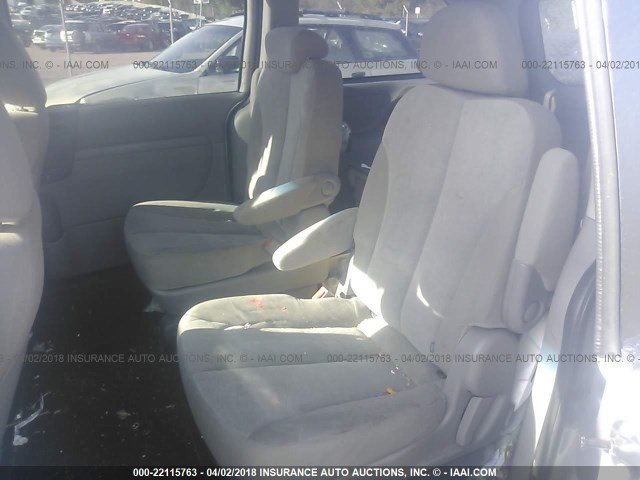 KNDMG4C74B6365939 - 2011 KIA SEDONA LX SILVER photo 8