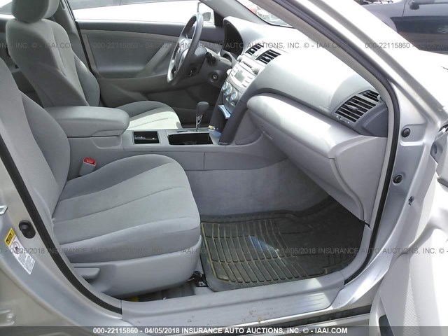 4T1BE46K28U755273 - 2008 TOYOTA CAMRY CE/LE/XLE/SE SILVER photo 5