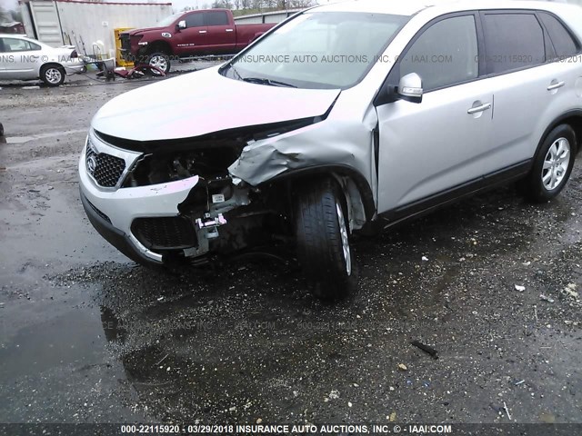 5XYKT4A26DG310418 - 2013 KIA SORENTO LX SILVER photo 6