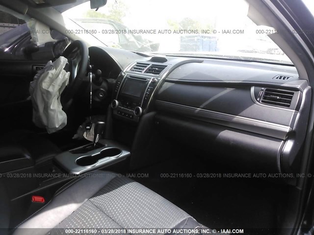 4T1BF1FK4EU470839 - 2014 TOYOTA CAMRY L/SE/LE/XLE შავი ფოტო 5