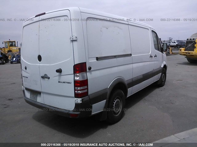 WD3PE7CC1E5824513 - 2014 MERCEDES-BENZ SPRINTER 2500 WHITE photo 4