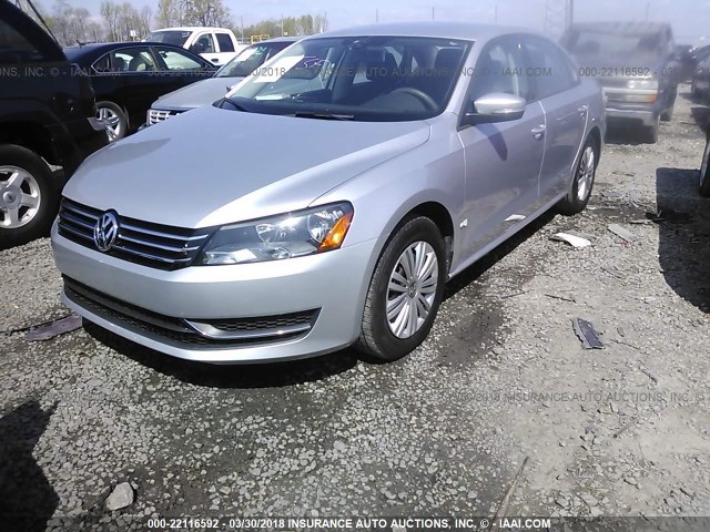 1VWAS7A36EC105564 - 2014 VOLKSWAGEN PASSAT S SILVER photo 2