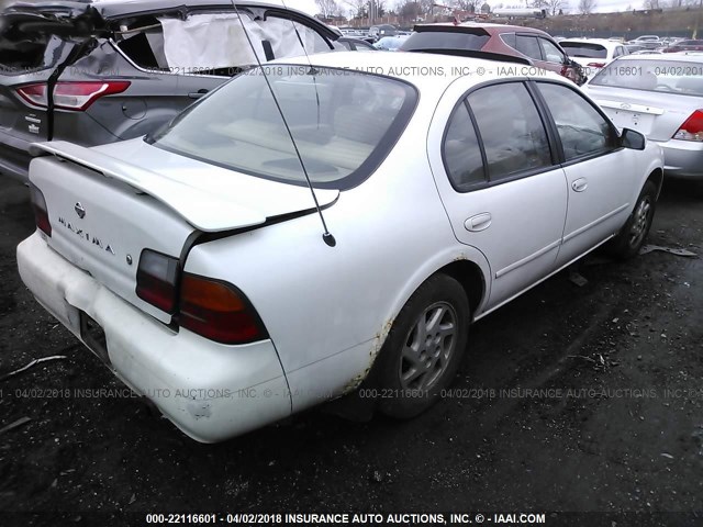 JN1CA21D3TT726884 - 1996 NISSAN MAXIMA GLE/GXE/SE WHITE photo 4