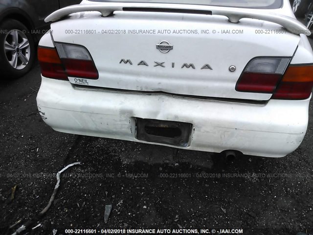 JN1CA21D3TT726884 - 1996 NISSAN MAXIMA GLE/GXE/SE WHITE photo 6