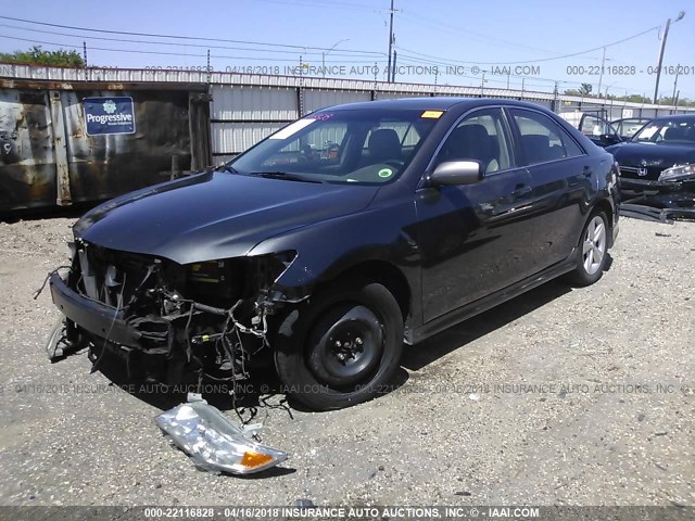 4T1BK3EK5AU098947 - 2010 TOYOTA CAMRY SE/LE/XLE Серый фото 2