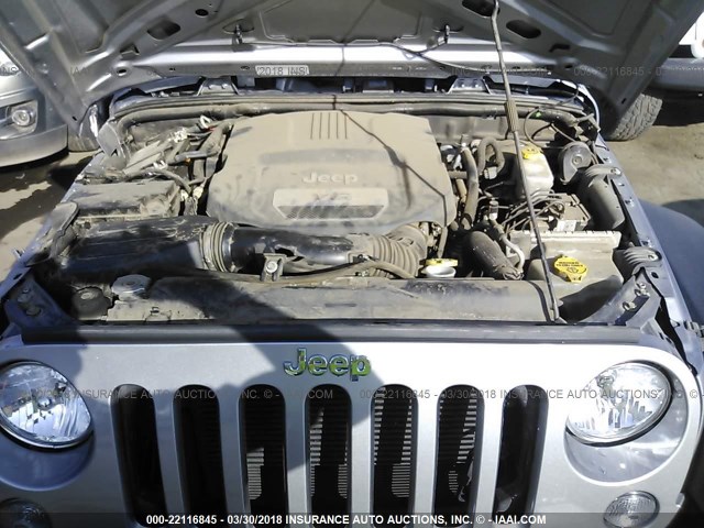 1C4BJWDGXEL258578 - 2014 JEEP WRANGLER UNLIMITE SPORT SILVER photo 10