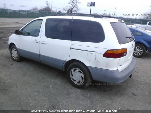 4T3ZF13C1WU066806 - 1998 TOYOTA SIENNA LE/XLE WHITE photo 3