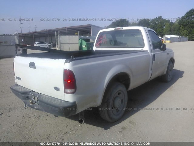 1FTNF20567EA68537 - 2007 FORD F250 SUPER DUTY WHITE photo 4