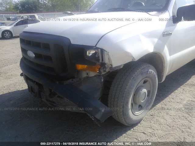 1FTNF20567EA68537 - 2007 FORD F250 SUPER DUTY WHITE photo 6