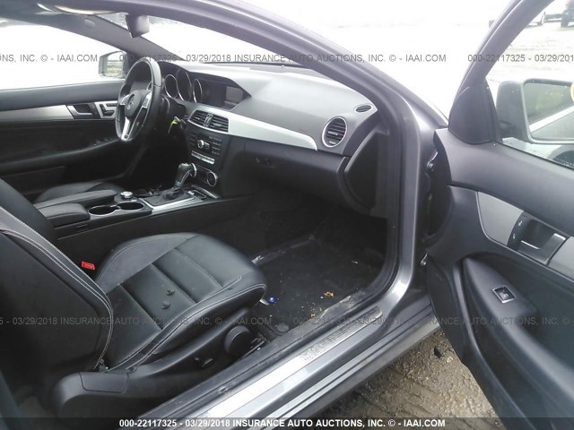 WDDGJ4HBXDF985103 - 2013 MERCEDES-BENZ C 250 SILVER photo 5