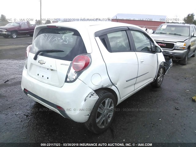 KL8CD6S99DC521487 - 2013 CHEVROLET SPARK 1LT Белый фото 4