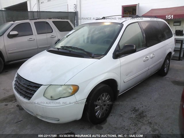 2C4GP44R65R543084 - 2005 CHRYSLER TOWN & COUNTRY LX WHITE photo 2