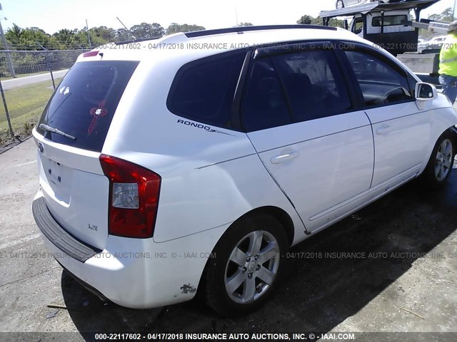 KNAFG525777082982 - 2007 KIA RONDO LX/EX WHITE photo 4