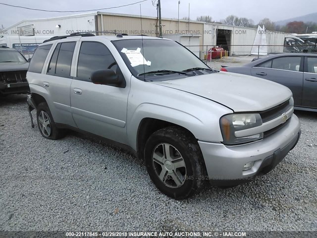 1GNDT13S252356433 - 2005 CHEVROLET TRAILBLAZER LS/LT SILVER photo 1