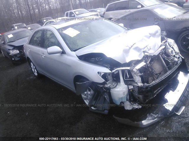 4T1BF3EK0BU156498 - 2011 TOYOTA CAMRY SE/LE/XLE SILVER photo 1