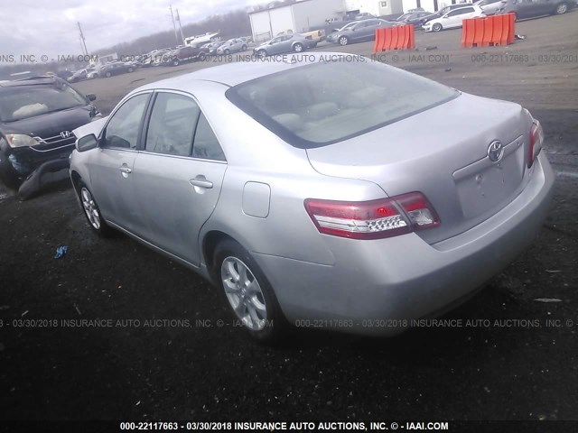 4T1BF3EK0BU156498 - 2011 TOYOTA CAMRY SE/LE/XLE SILVER photo 3
