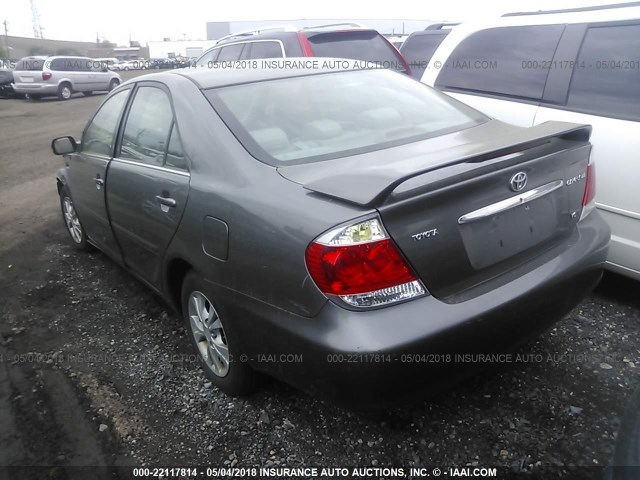 4T1BF32K25U619718 - 2005 TOYOTA CAMRY LE/XLE/SE GRAY photo 3