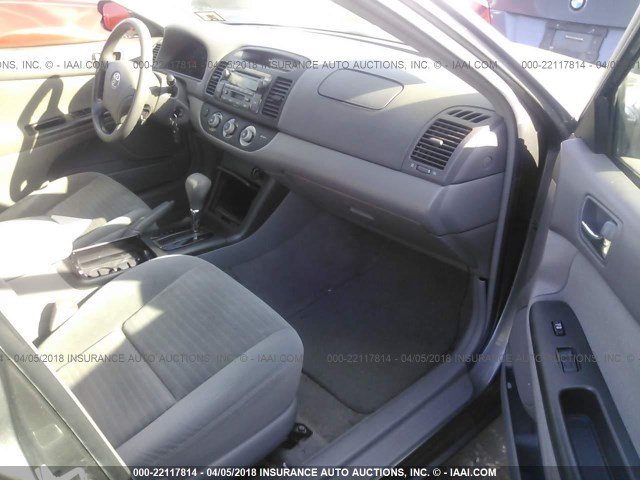 4T1BF32K25U619718 - 2005 TOYOTA CAMRY LE/XLE/SE GRAY photo 5