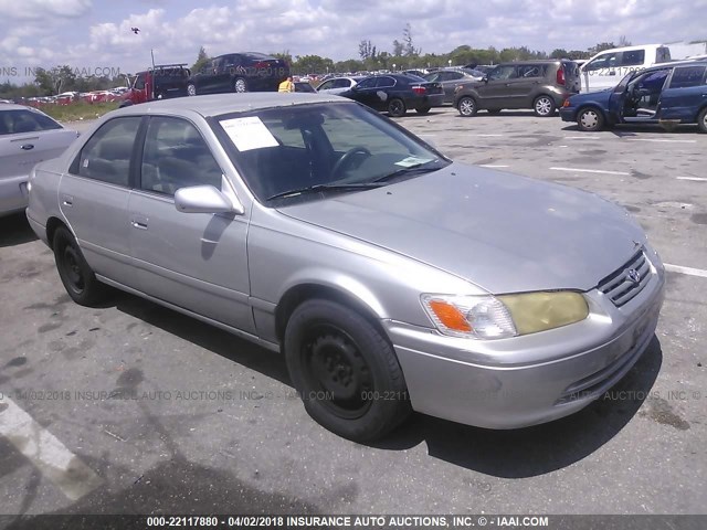 4T1BG22K11U054332 - 2001 TOYOTA CAMRY CE/LE/XLE 银色 照片 1