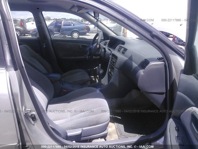 4T1BG22K11U054332 - 2001 TOYOTA CAMRY CE/LE/XLE 银色 照片 5