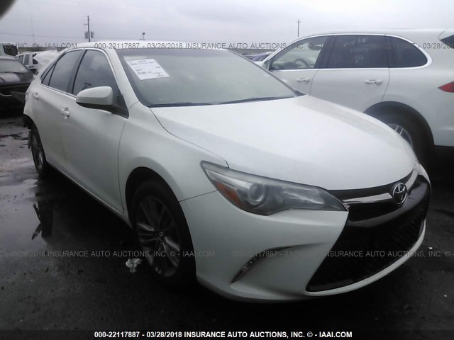 4T1BF1FK6FU487157 - 2015 TOYOTA CAMRY LE/XLE/SE/XSE WHITE photo 1
