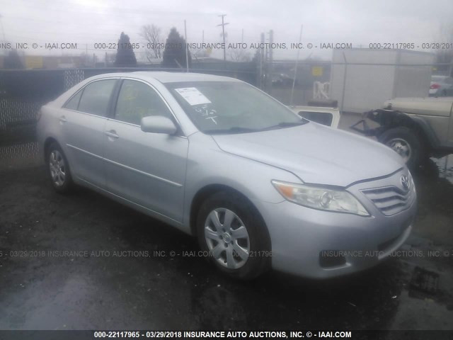 4T1BF3EK6BU632141 - 2011 TOYOTA CAMRY SE/LE/XLE SILVER photo 1