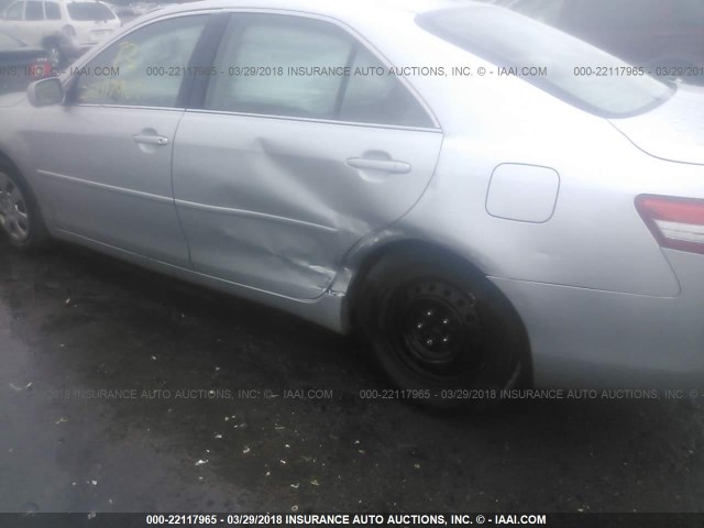 4T1BF3EK6BU632141 - 2011 TOYOTA CAMRY SE/LE/XLE SILVER photo 6